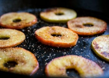 Recetë e mollëve në formë unaze të pjekura